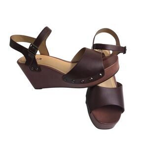 Y-Not Speedup Wedge Women's Heels Sandals Size 9 Brown Faux Leather Adjustable